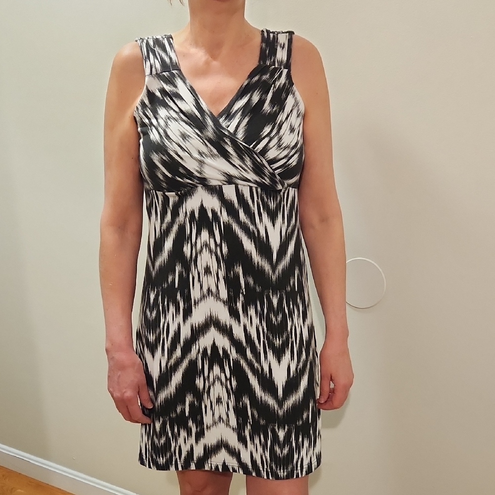 Black and White Patterned Dress Size M